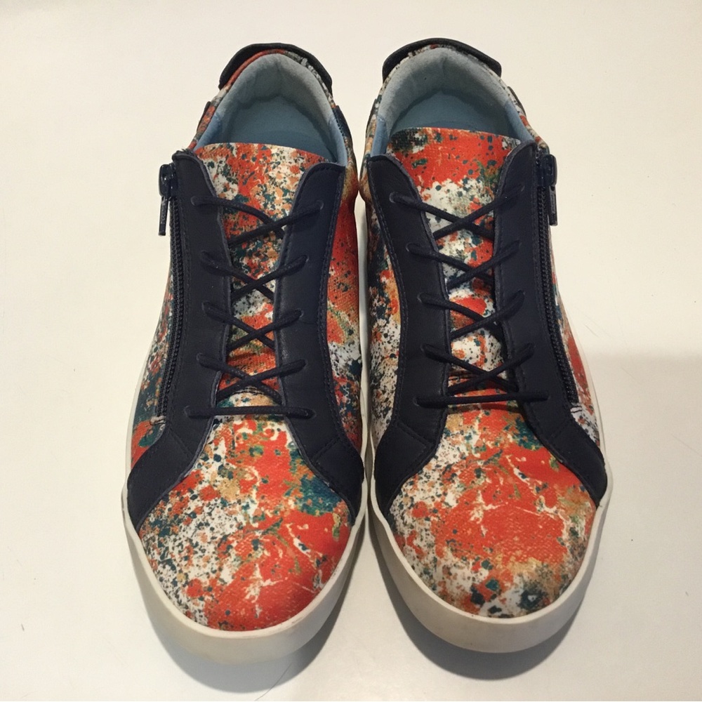 Women’s Cloud Akia Sneakers Size 38/7-7.5 US Gently Preowned